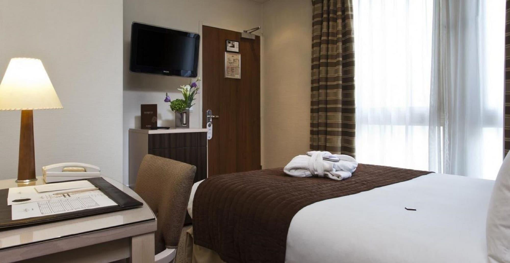 Hotel Le Pera Paris Luaran gambar