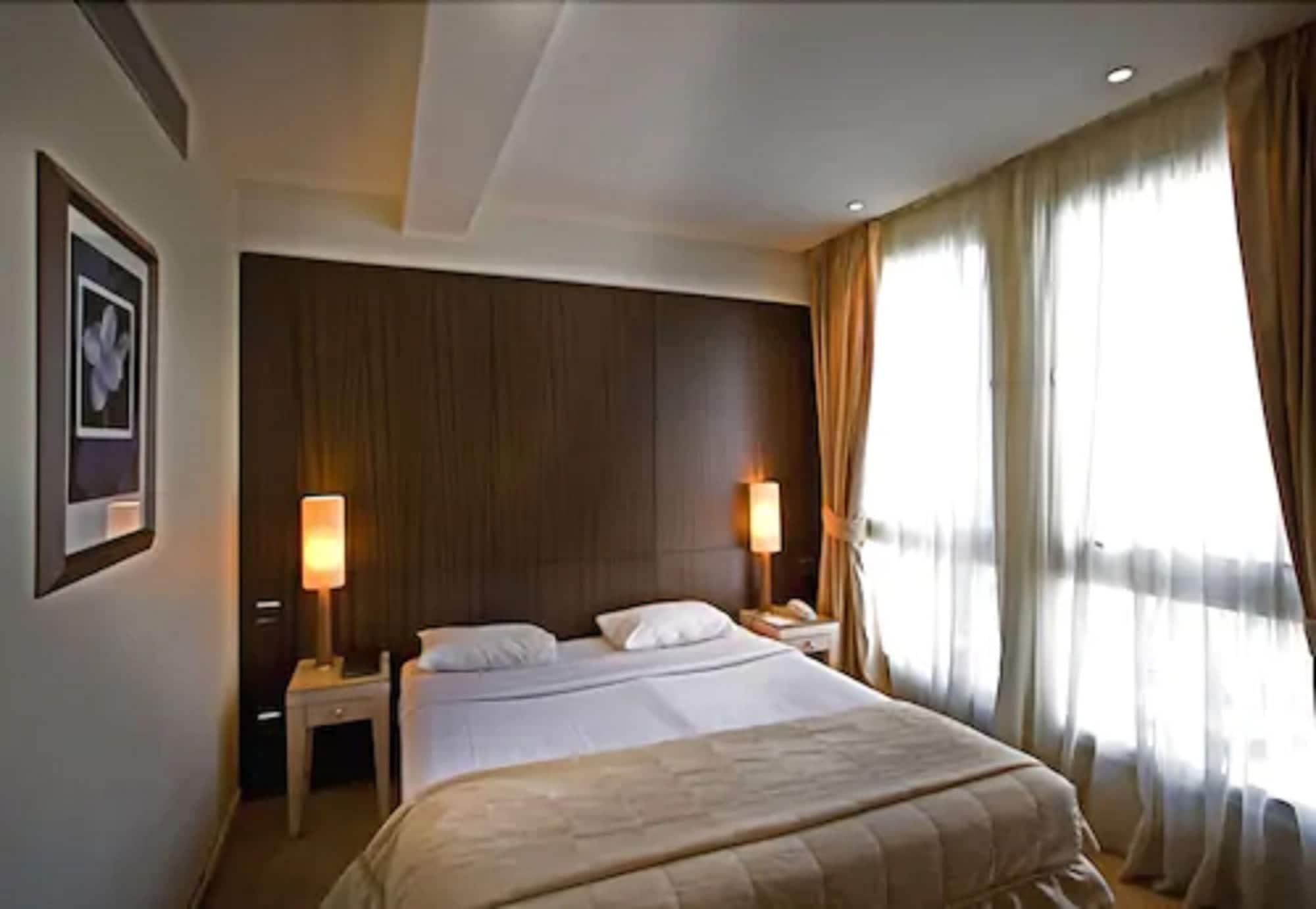 Hotel Le Pera Paris Luaran gambar