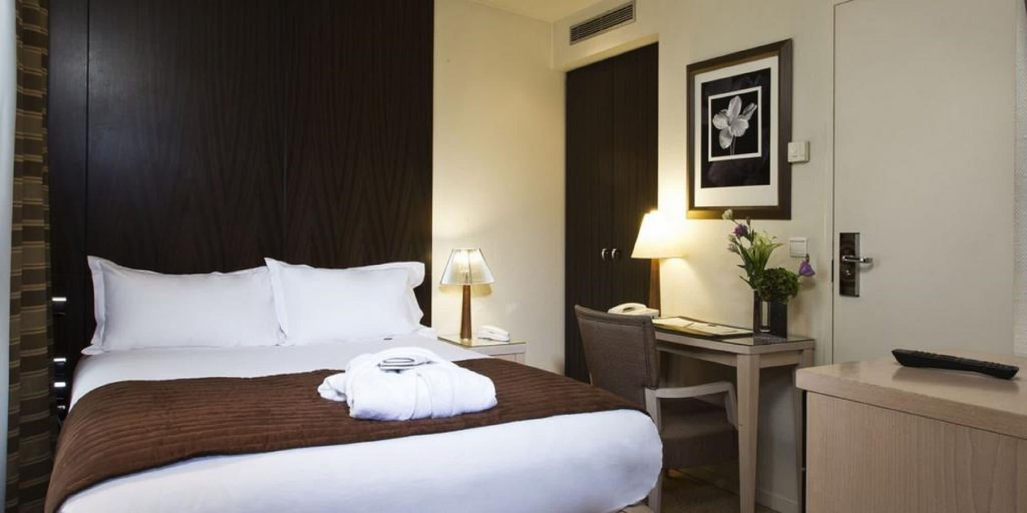 Hotel Le Pera Paris Luaran gambar