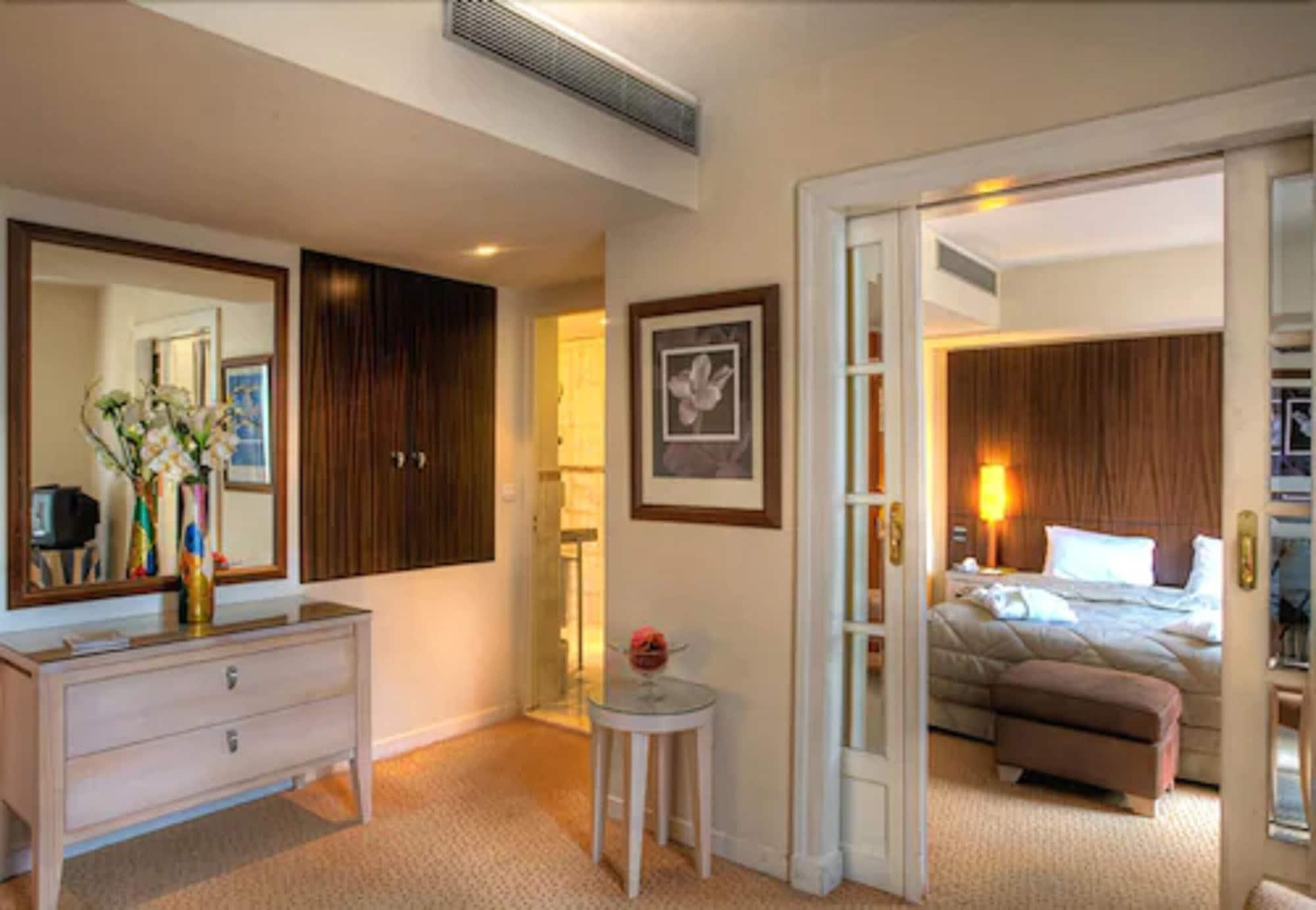 Hotel Le Pera Paris Bilik gambar
