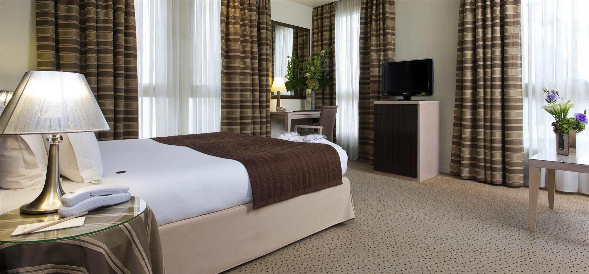 Hotel Le Pera Paris Luaran gambar