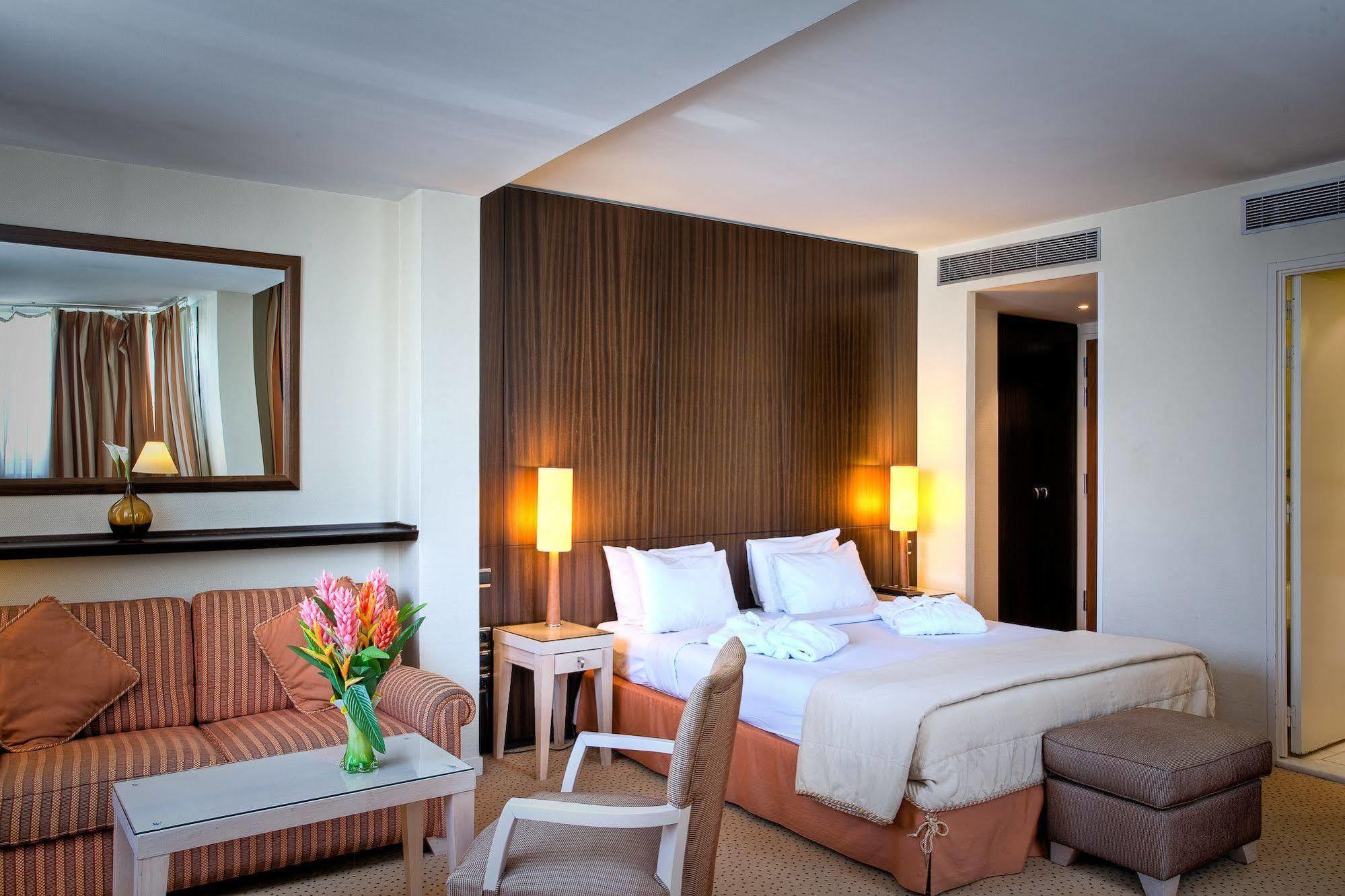 Hotel Le Pera Paris Luaran gambar